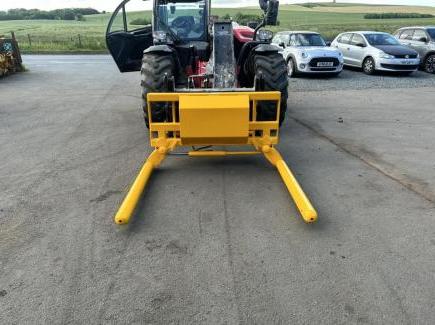 Wrapped bale handler with Kramer 580T hooks